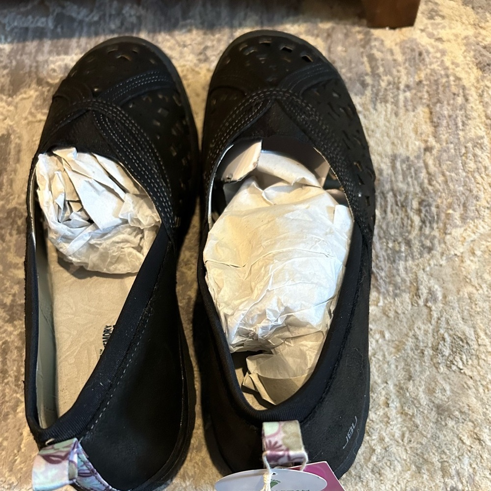 JBU by Jambu slip on